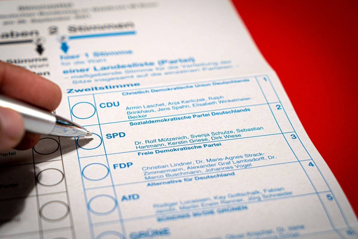 What Is a Dental Emergency Card—and Why It’s Not Political Risk Insurance (Yes, We Went There)