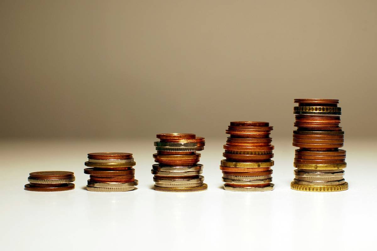 Bar chart showing 68% of political risk insurance payments fail to count toward credit card spend requirements due to payment method or issuer exclusions