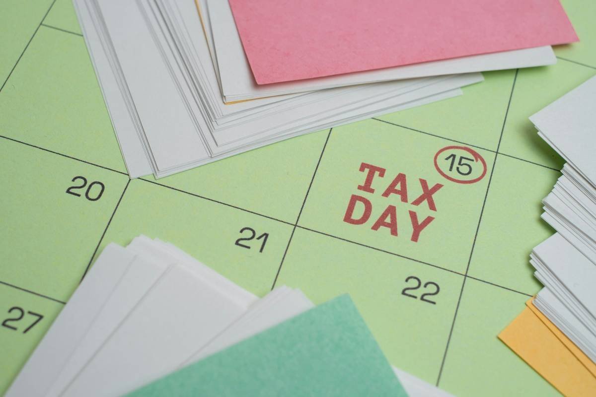 Checklist for meeting credit card travel insurance notification deadlines before and during travel