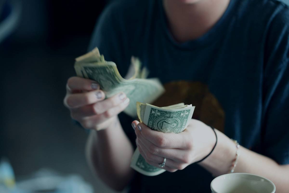 Emergency Cash Advance: 7 Proven Ways to Avoid Costly Financial Traps